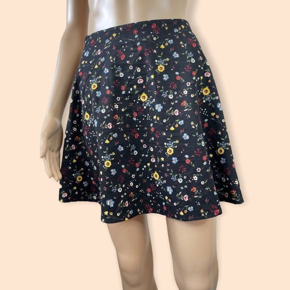 Ivy + main Mid thigh Flower Skirt small - Picture 3 of 6